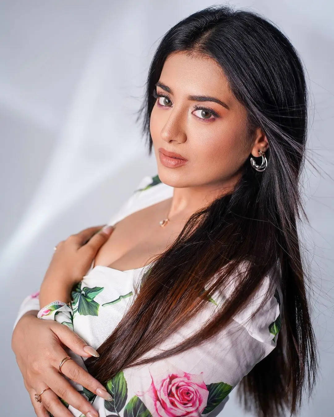 Tollywood Actress Rashi Singh Stills in White Gown